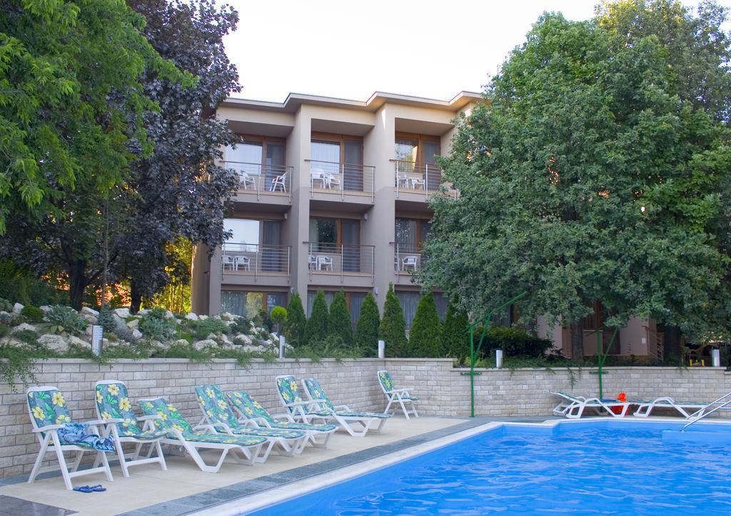 Balatonalmádi Hotel Villa Pax מראה חיצוני תמונה